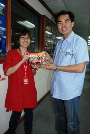 Photo Gallery - Radio 988 interviews Kenny Hoo